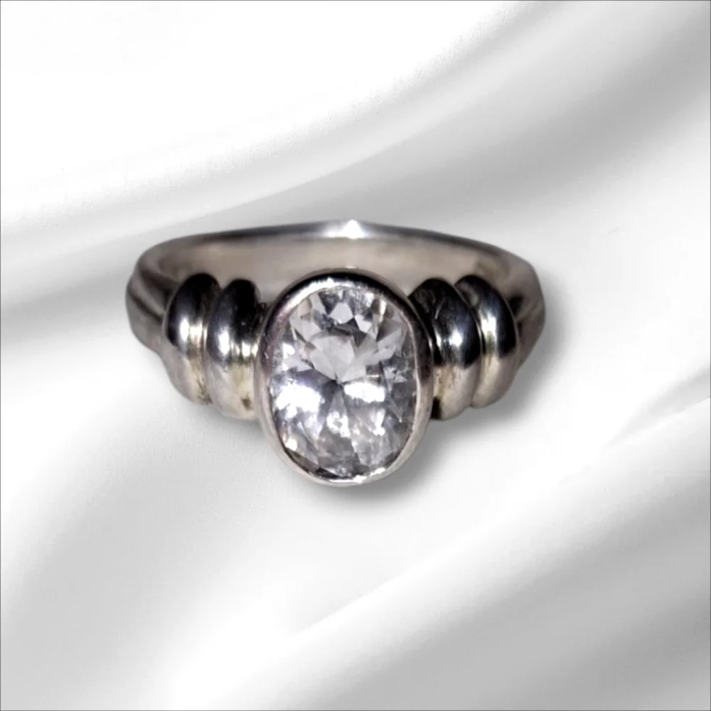Vintage Sterling Silver 925 Signed Oval Clear Cz Ridge Detail Ring